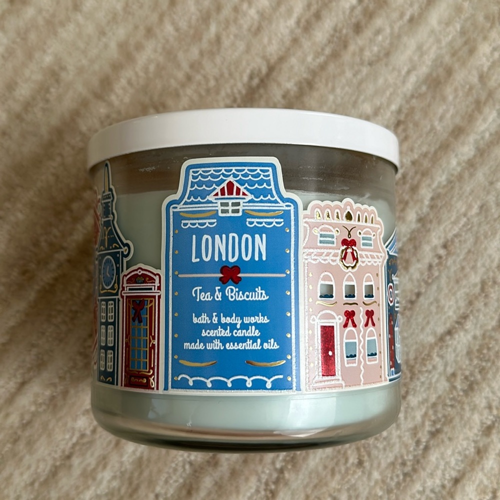 Bath And Body Works 3-wick Candle London Tea & Biscuits 14.5 Oz HTF Scent - Picture 2 of 16